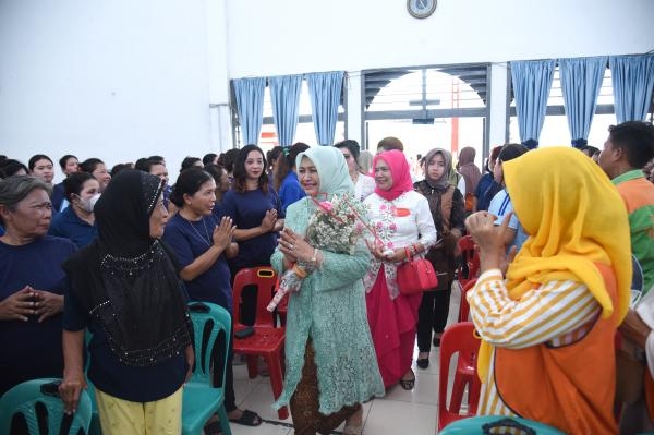 Peringati Hari Kartini di Lapas Perempuan, Nawal Lubis Borong Hasil Kerajinan Warga Binaan